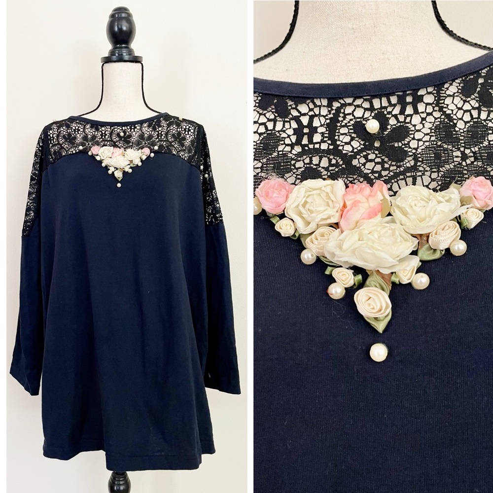 Vintage 90s Faux Flower Appliqué Oversized Long Sleeve T-Shirt